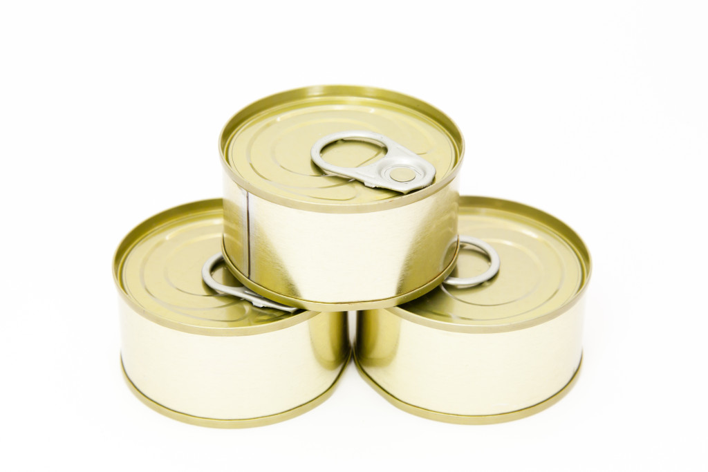 Tin can with easy open and white background